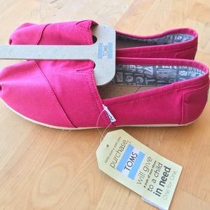 Toms Classic Canvas in Barberry Pink